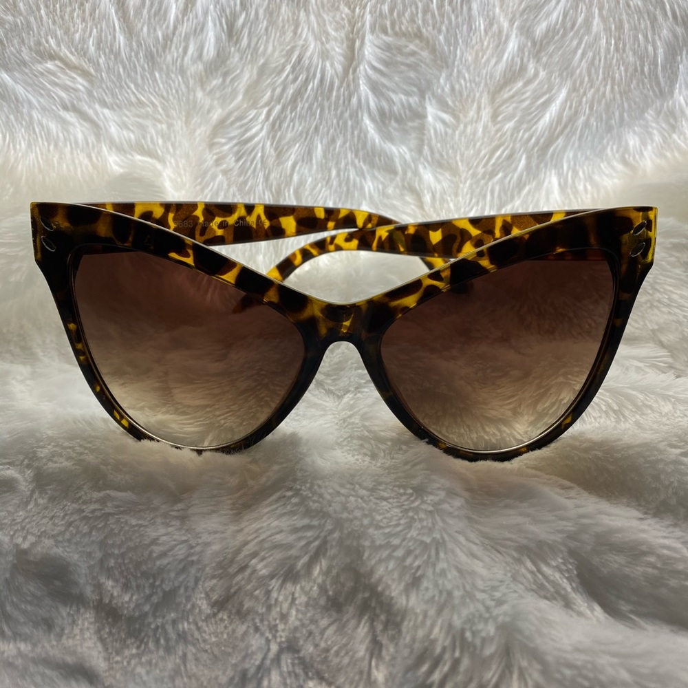 Cat Eye - oversized frame
